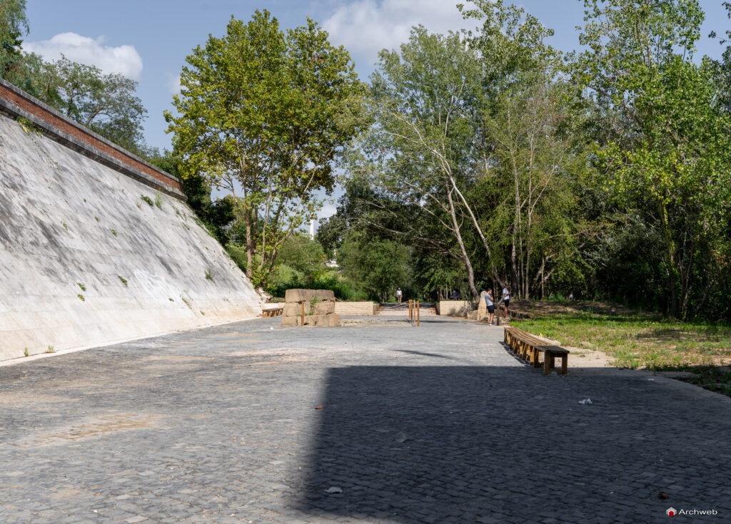 Parco d'affaccio fluviale Oasi di Ponte Milvio. Fotografie Archweb.com