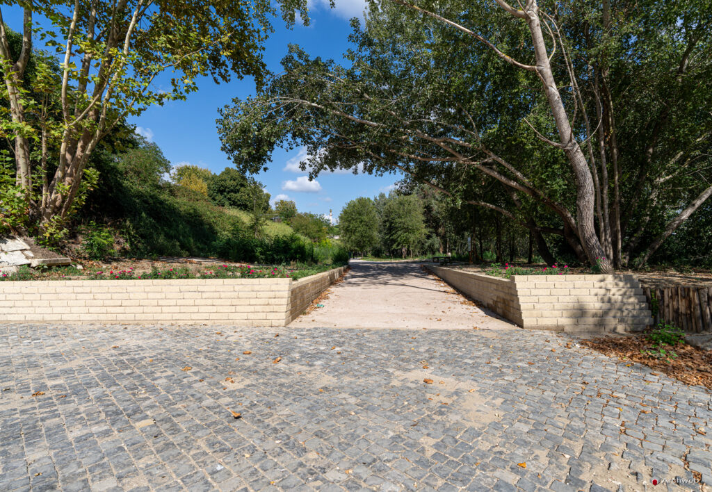 Parco d'affaccio fluviale Oasi di Ponte Milvio. Fotografie Archweb.com