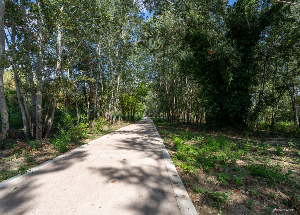Parco d'affaccio fluviale Oasi di Ponte Milvio. Fotografie Archweb.com