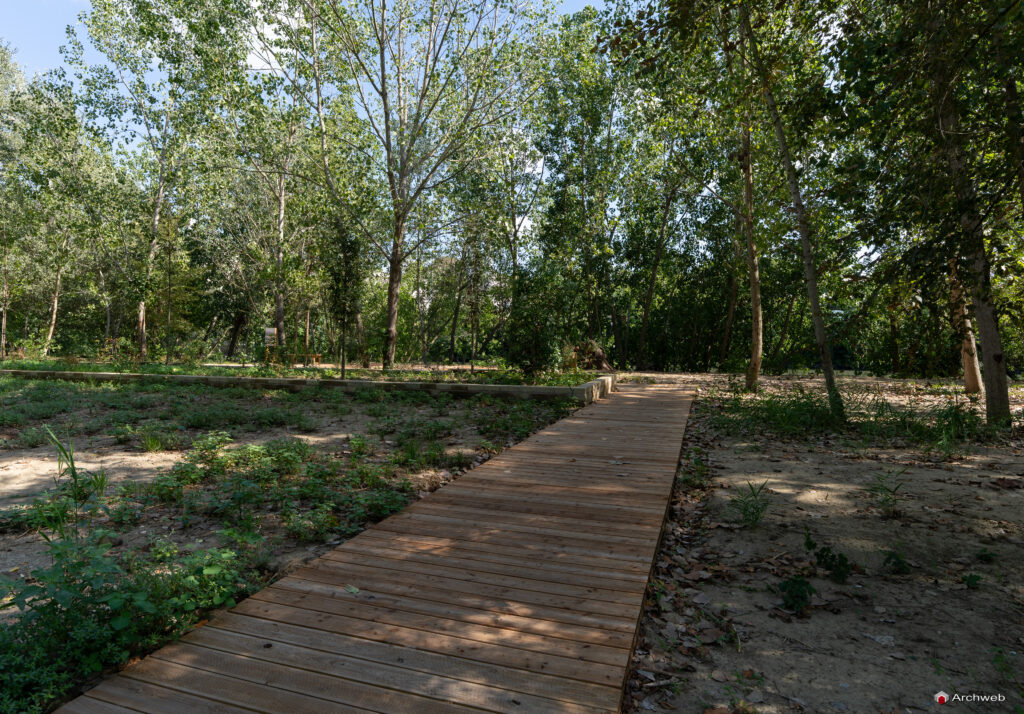 Parco d'affaccio fluviale Oasi di Ponte Milvio. Fotografie Archweb.com