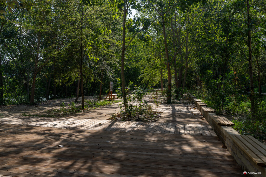 Parco d'affaccio fluviale Oasi di Ponte Milvio. Fotografie Archweb.com