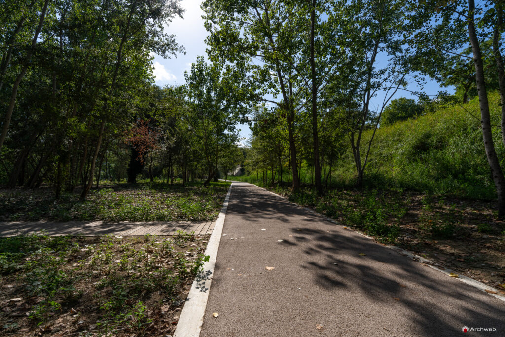 Parco d'affaccio fluviale Oasi di Ponte Milvio. Fotografie Archweb.com