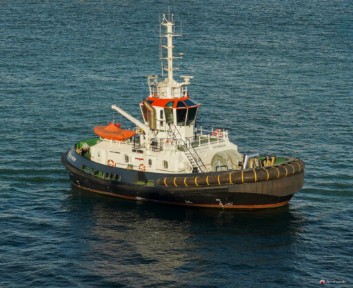 Rimorchiatore portuale a Livorno. Foto © M.S. Archweb.com
