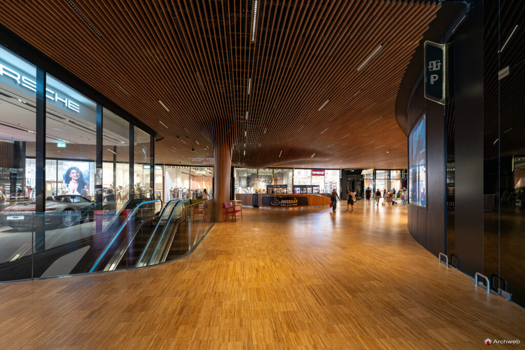 CityLife Shopping District a Milano progettato da Zaha Hadid Architecs. Fotografie © M.S. Archweb.com