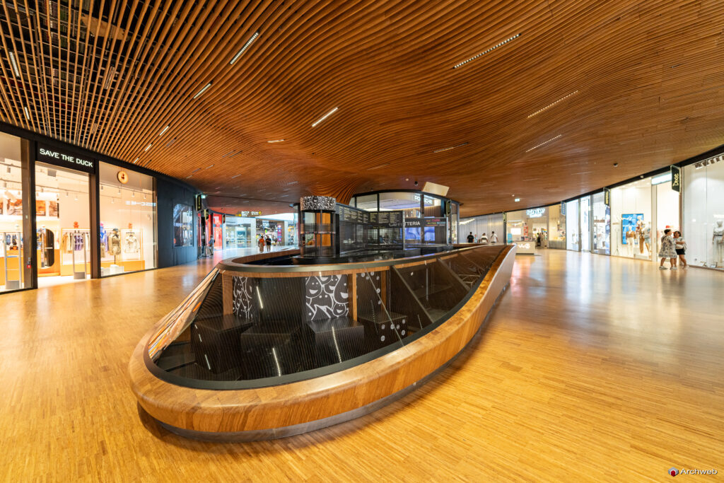 CityLife Shopping District a Milano progettato da Zaha Hadid Architecs. Fotografie © M.S. Archweb.com