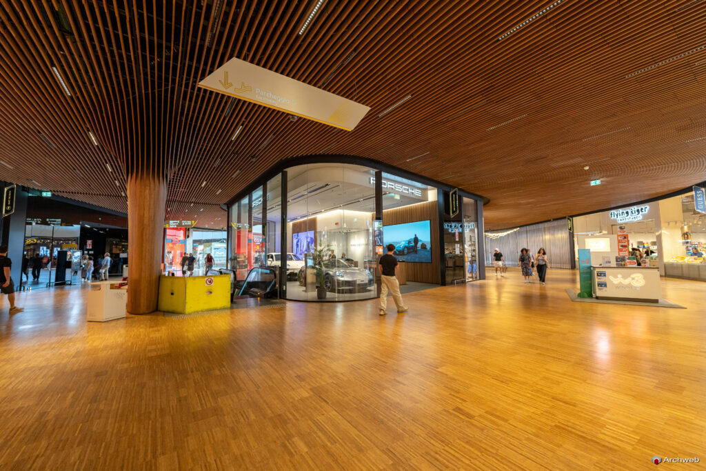 CityLife Shopping District a Milano progettato da Zaha Hadid Architecs. Fotografie © M.S. Archweb.com