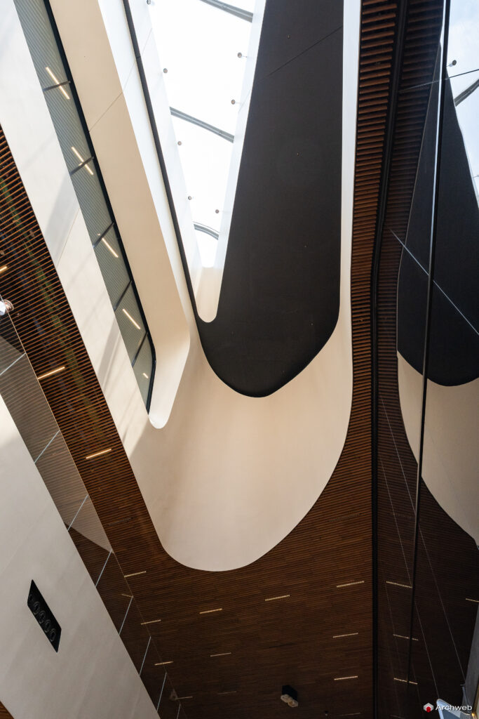 CityLife Shopping District a Milano progettato da Zaha Hadid Architecs. Fotografie © M.S. Archweb.com