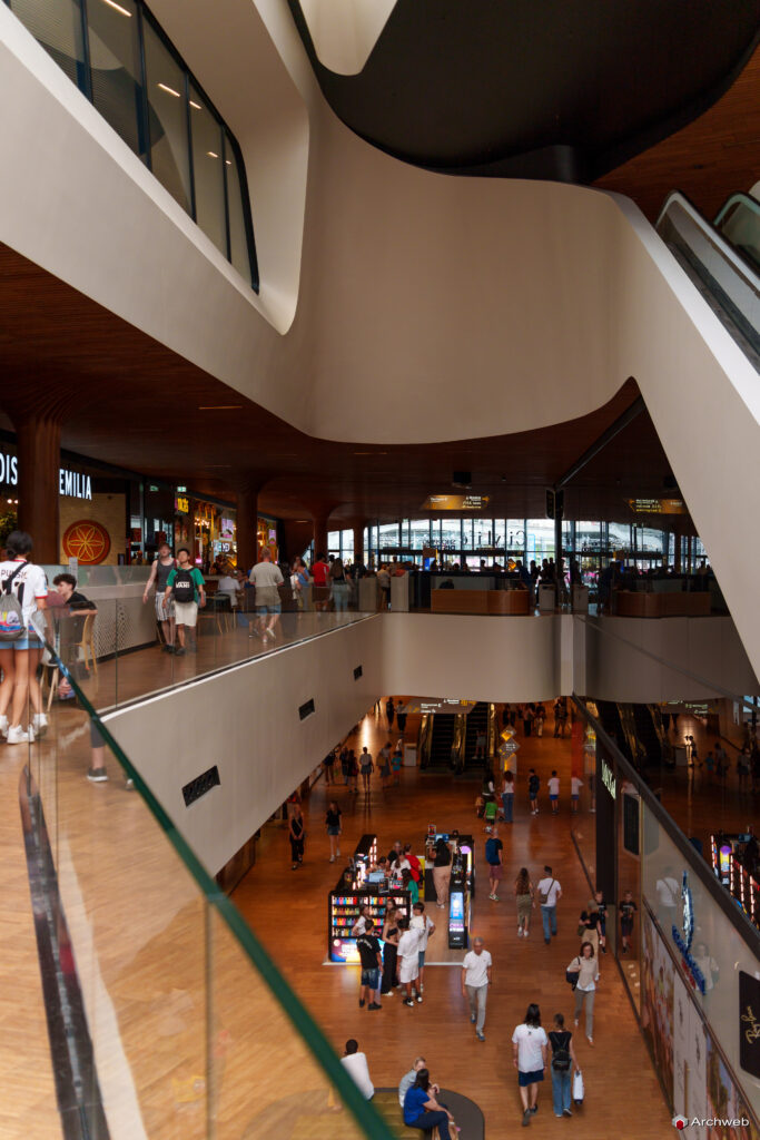 CityLife Shopping District a Milano progettato da Zaha Hadid Architecs. Fotografie © M.S. Archweb.com