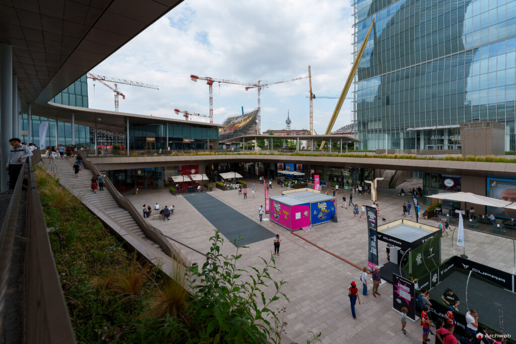 CityLife Shopping District a Milano progettato da Zaha Hadid Architecs. Fotografie © M.S. Archweb.com