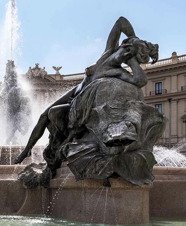 Ninfa dei Fiumi nella Fontana delle Naiadi