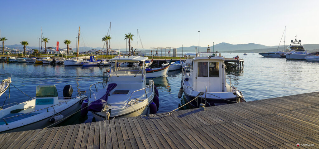 Porto turistico di Golfo Aranci, Sardegna, Italia. Fotografia © M.S. Archweb.com