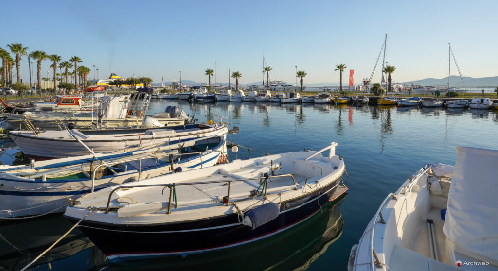 Porto turistico di Golfo Aranci, Sardegna, Italia. Fotografia © M.S. Archweb.com