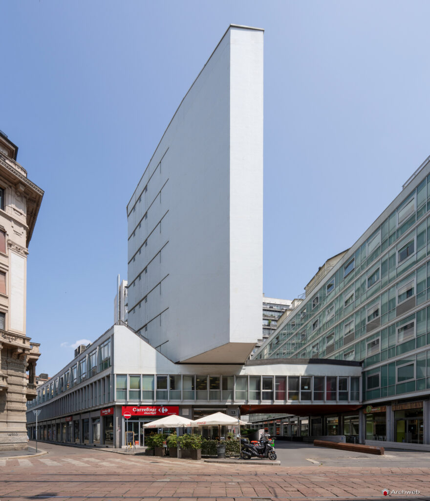 Complesso Corso Italia a Milano. Progetto di Luigi Moretti. Fotografie © Archweb.com
