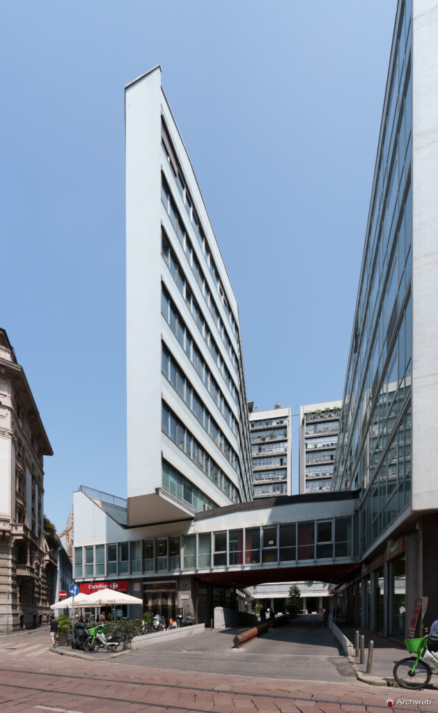 Complesso Corso Italia a Milano. Progetto di Luigi Moretti. Fotografie © Archweb.com