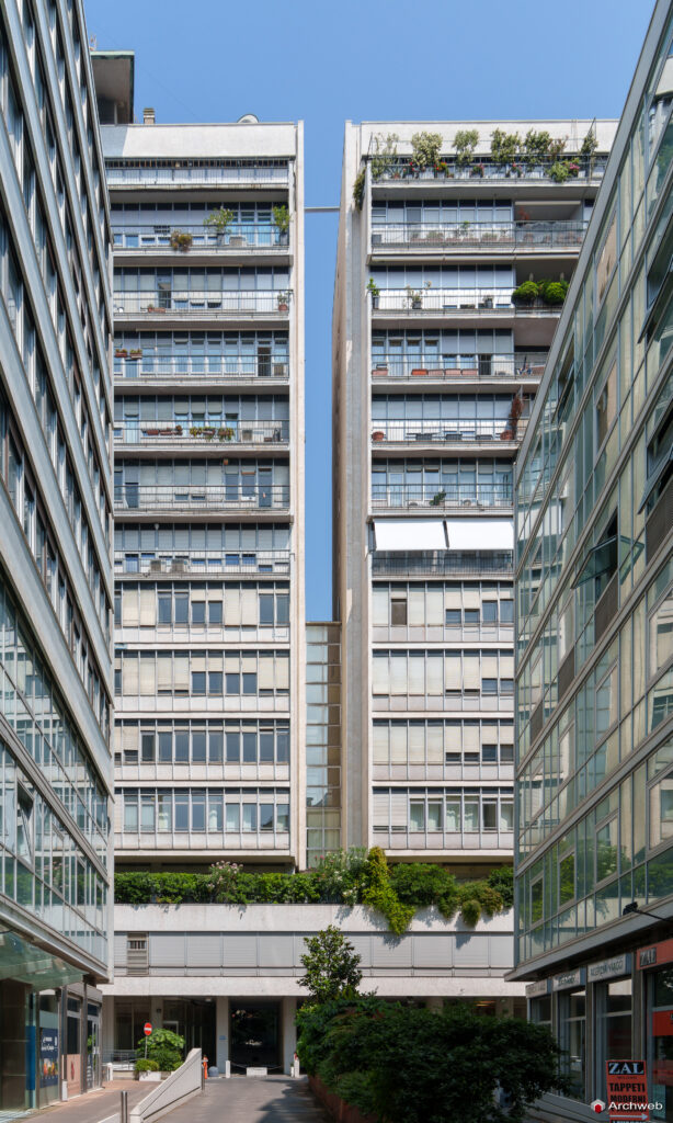 Complesso Corso Italia a Milano. Progetto di Luigi Moretti. Fotografie © Archweb.com