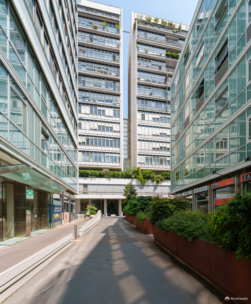 Complesso Corso Italia a Milano. Progetto di Luigi Moretti. Fotografie © Archweb.com