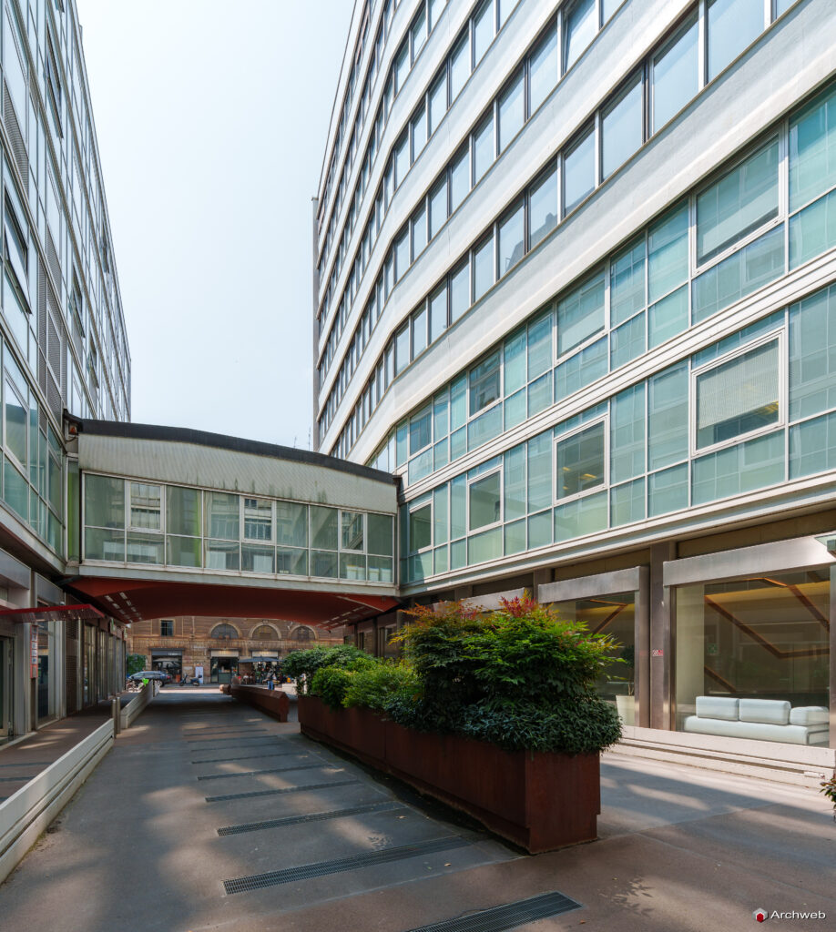 Complesso Corso Italia a Milano. Progetto di Luigi Moretti. Fotografie © Archweb.com