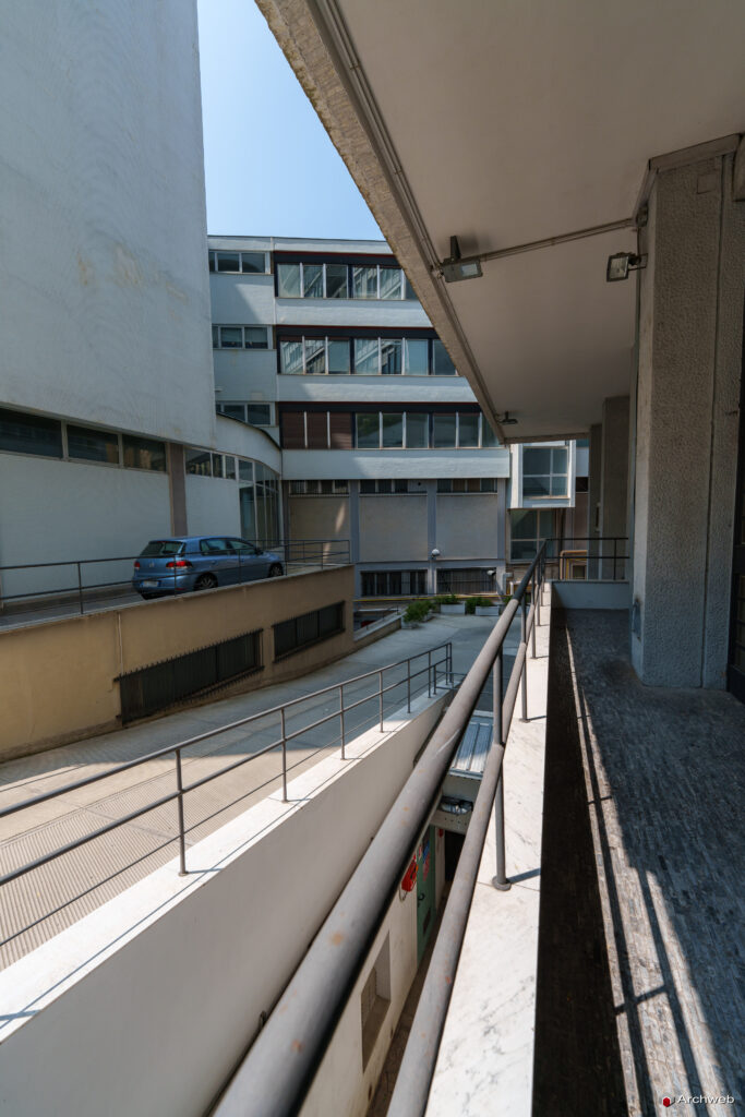 Complesso Corso Italia a Milano. Progetto di Luigi Moretti. Fotografie © Archweb.com