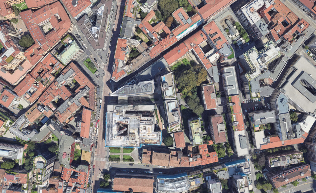 Complesso Corso Italia a Milano. Progetto di Luigi Moretti. Foto aerea © Google Maps