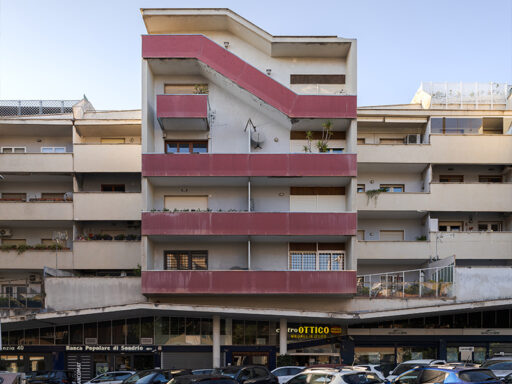Il Complesso residenziale Belsito progettato da Ugo Luccichenti rappresenta un’importante esperienza nell’architettura residenziale romana.