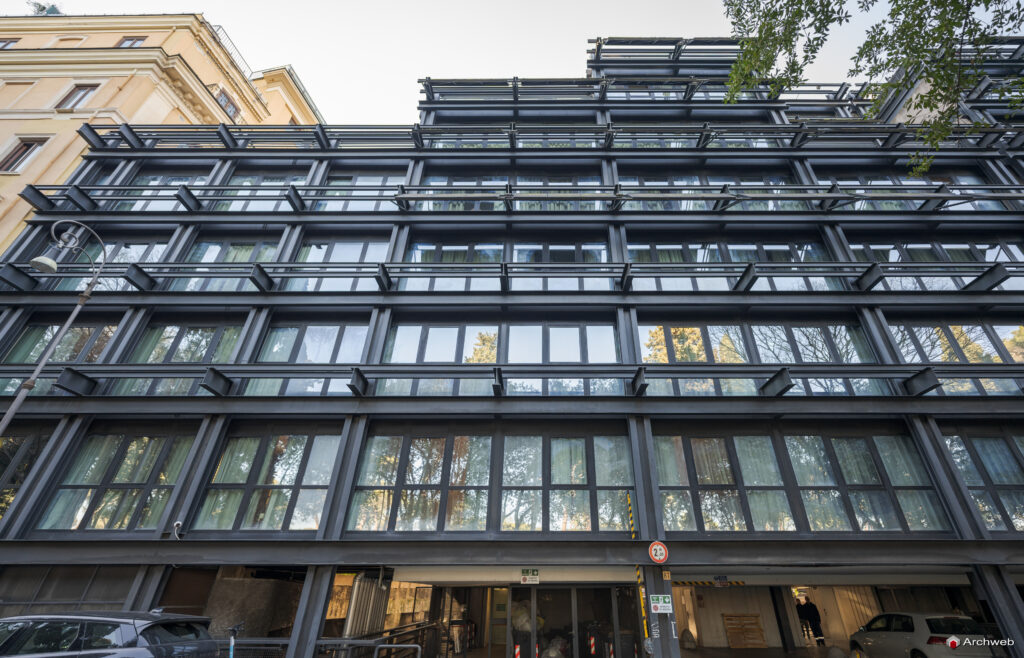 Hotel Jolly a Roma progettato da Vincenzo Monaco e costruito tra il 1969 e il 1971