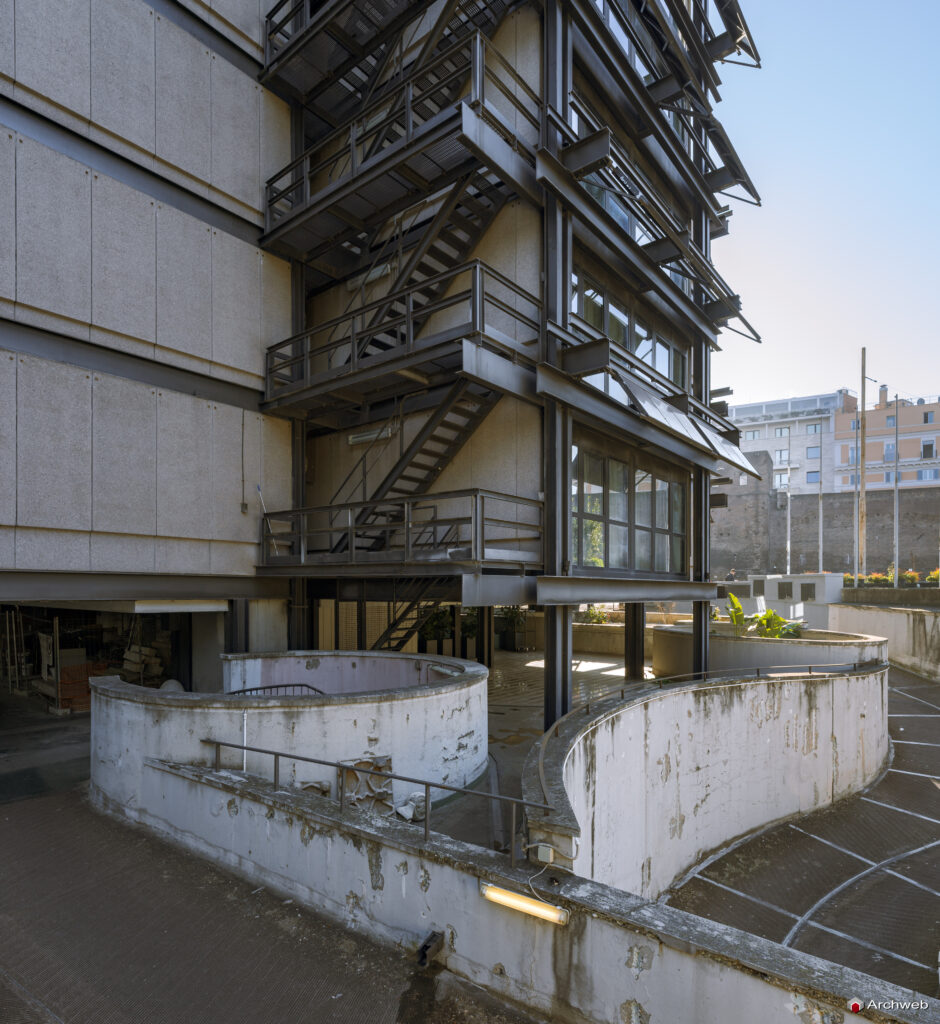 Hotel Jolly a Roma progettato da Vincenzo Monaco e costruito tra il 1969 e il 1971