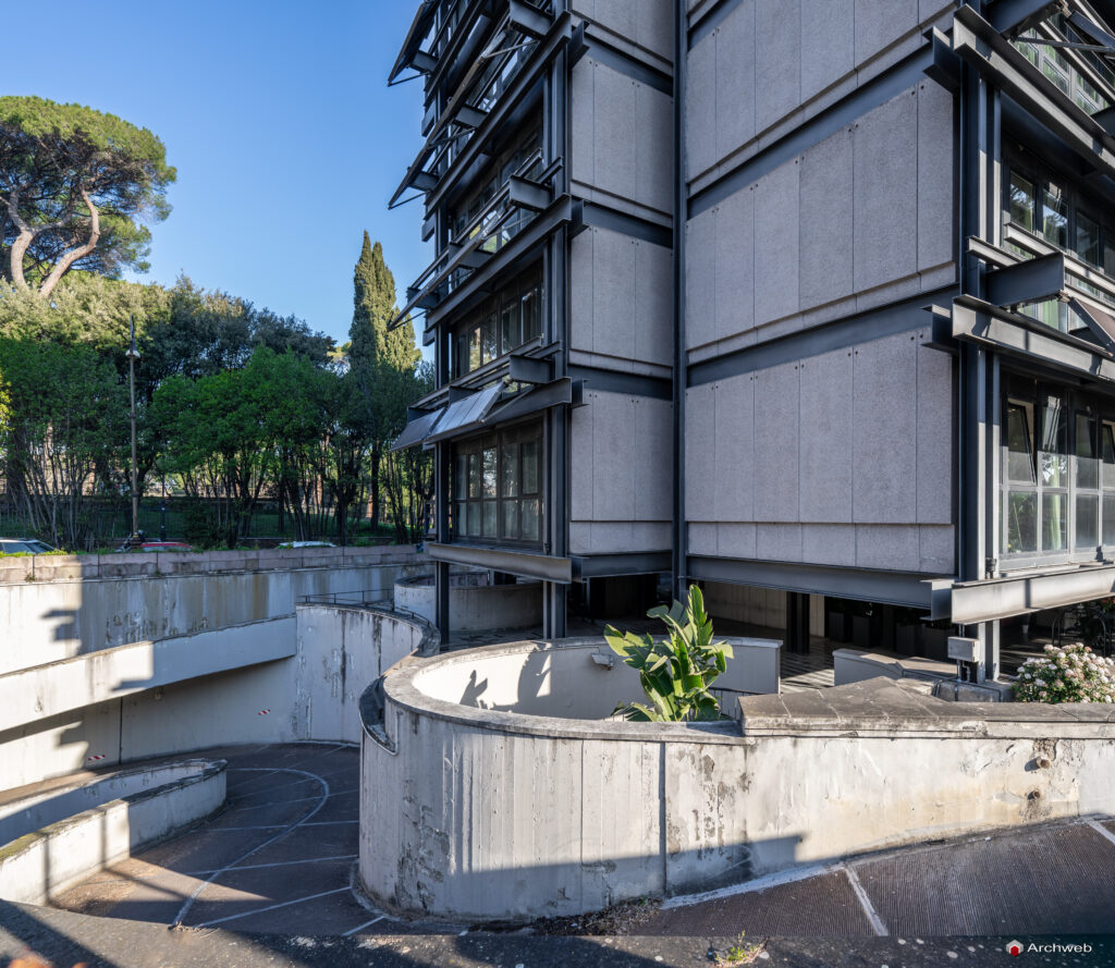 Hotel Jolly a Roma progettato da Vincenzo Monaco e costruito tra il 1969 e il 1971