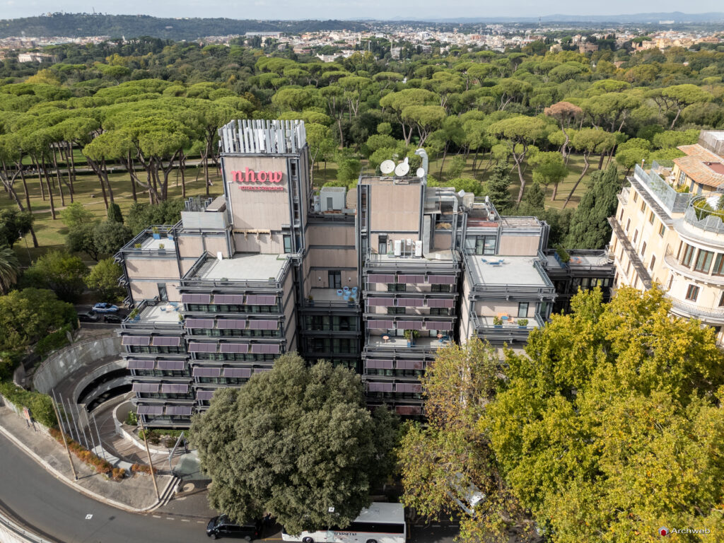 Hotel Jolly a Roma progettato da Vincenzo Monaco e costruito tra il 1969 e il 1971. Foto volo drone
