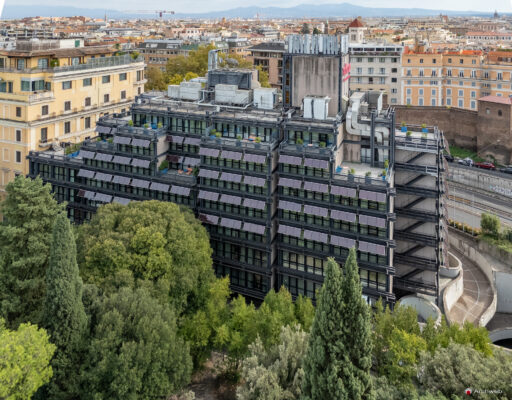 Hotel Jolly a Roma progettato da Vincenzo Monaco e costruito tra il 1969 e il 1971. Foto volo drone