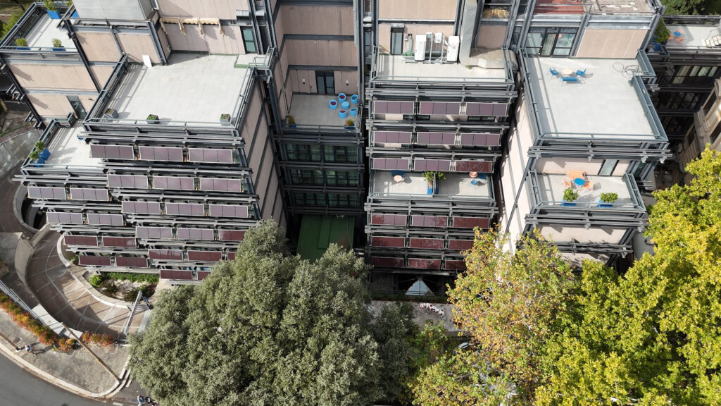 Hotel Jolly a Roma progettato da Vincenzo Monaco e costruito tra il 1969 e il 1971. Foto volo drone