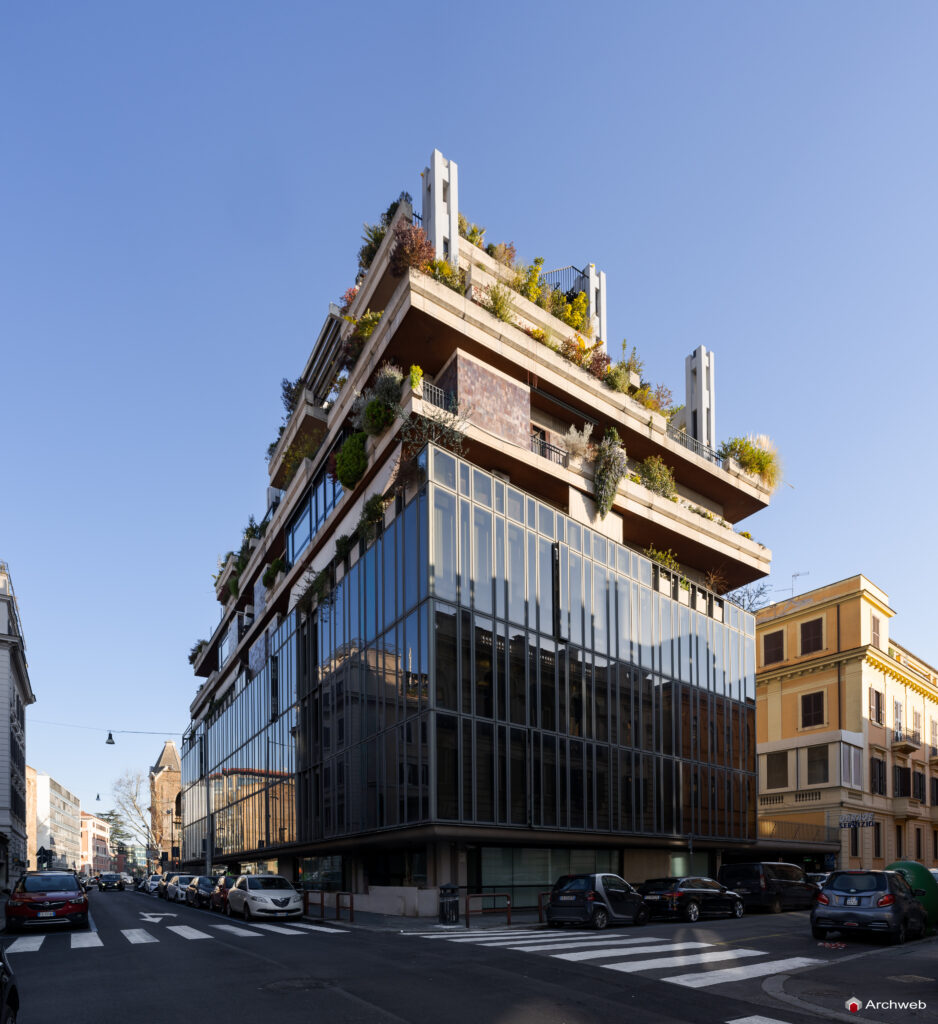 Edificio polifunzionale di Via Campania a Roma. Progetto Studio Passarelli. Fotografie © Archweb.com