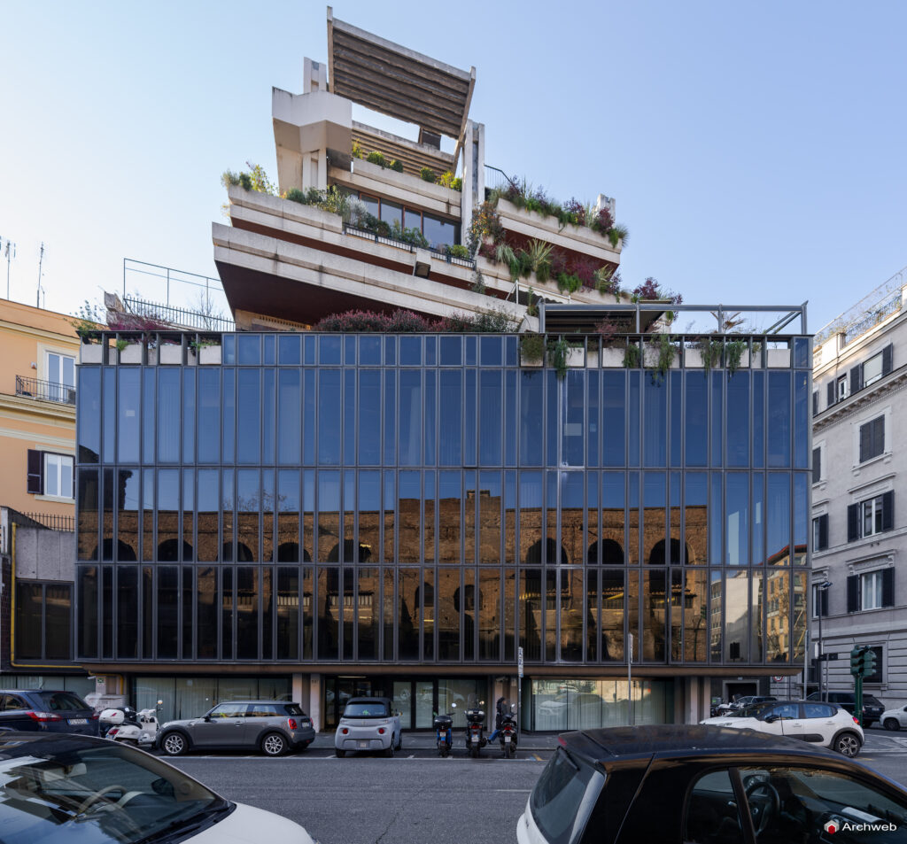 Edificio polifunzionale di Via Campania a Roma. Progetto Studio Passarelli. Fotografie © Archweb.com