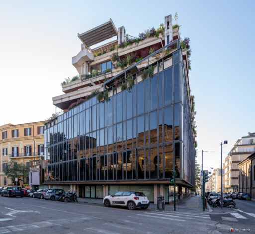 Edificio polifunzionale di Via Campania a Roma. Progetto Studio Passarelli. Fotografie © Archweb.com