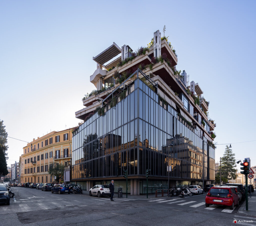 Edificio polifunzionale di Via Campania a Roma. Progetto Studio Passarelli. Fotografie © Archweb.com