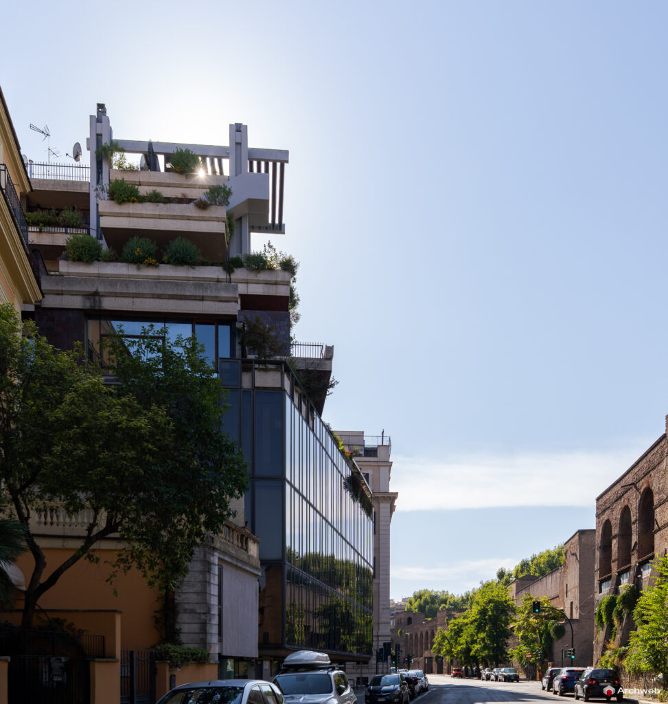 Edificio polifunzionale di Via Campania a Roma. Progetto Studio Passarelli. Fotografie © Archweb.com