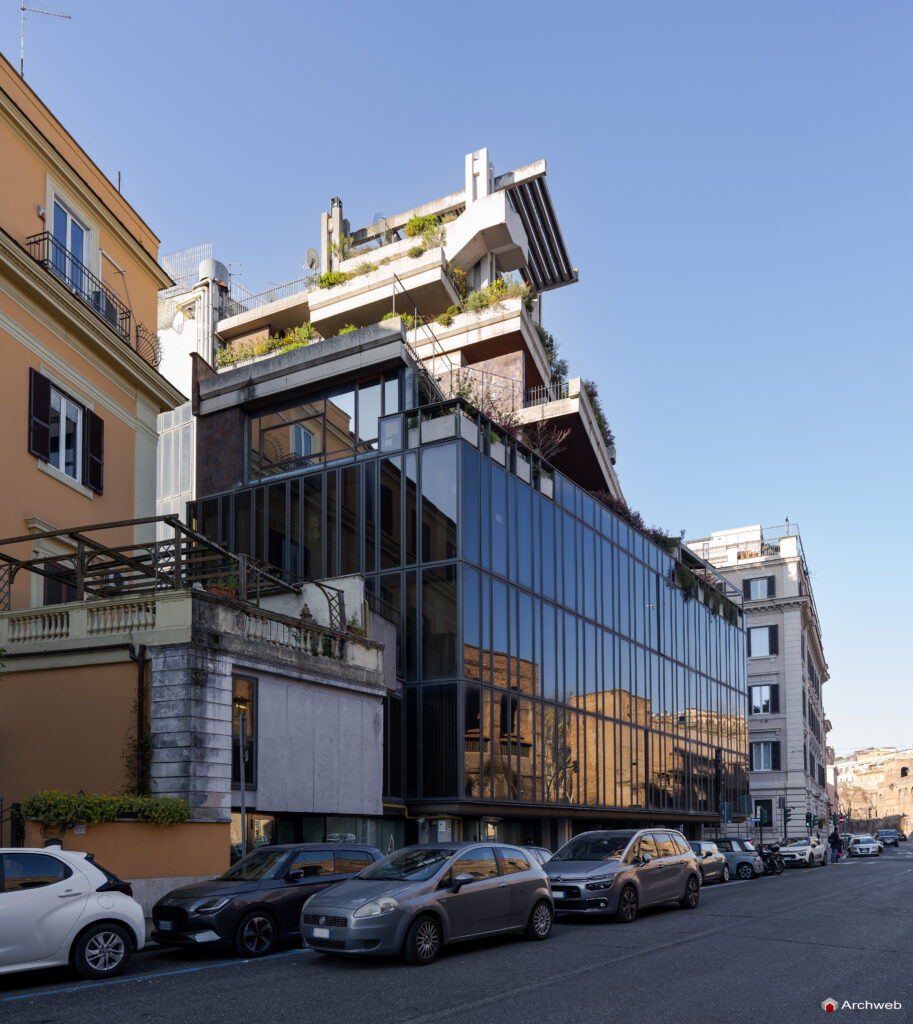 Edificio polifunzionale di Via Campania a Roma. Progetto Studio Passarelli. Fotografie © Archweb.com