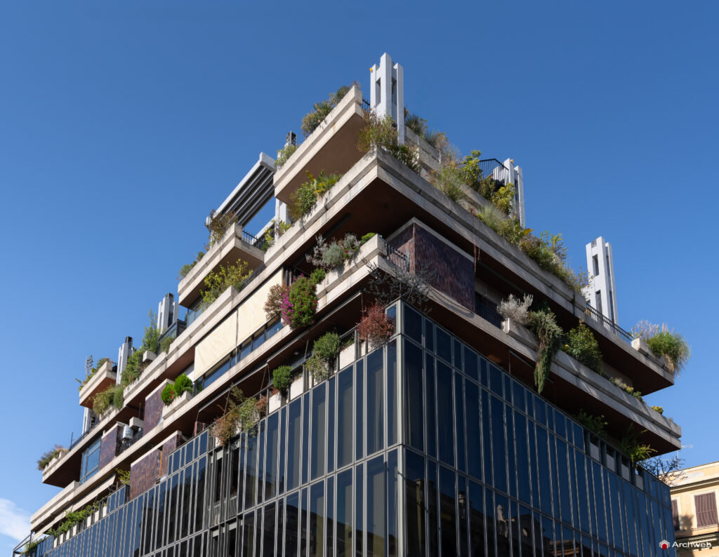 Edificio polifunzionale di Via Campania a Roma. Progetto Studio Passarelli. Fotografie © Archweb.com