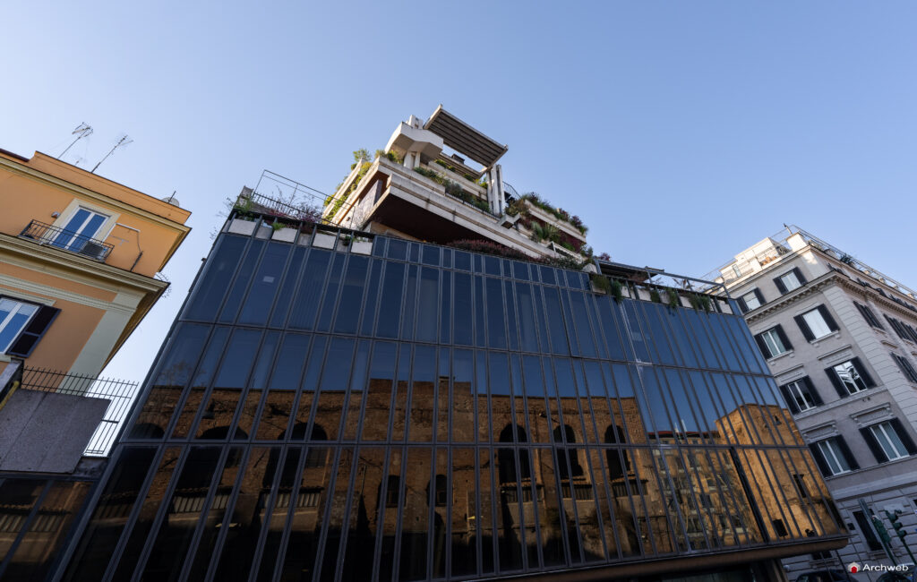 Edificio polifunzionale di Via Campania a Roma. Progetto Studio Passarelli. Fotografie © Archweb.com