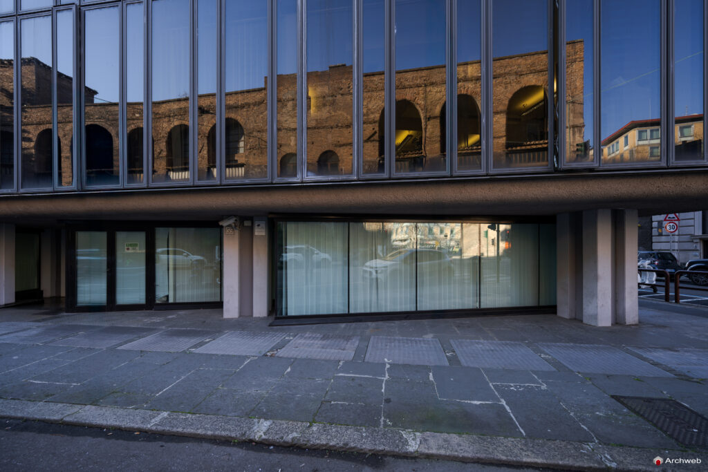 Edificio polifunzionale di Via Campania a Roma. Progetto Studio Passarelli. Fotografie © Archweb.com