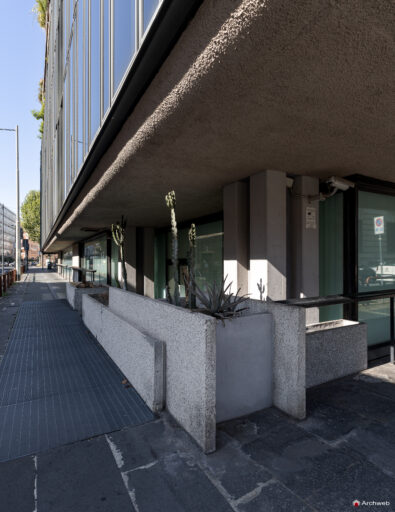 Edificio polifunzionale di Via Campania a Roma. Progetto Studio Passarelli. Fotografie © Archweb.com