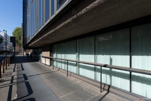 Edificio polifunzionale di Via Campania a Roma. Progetto Studio Passarelli. Fotografie © Archweb.com
