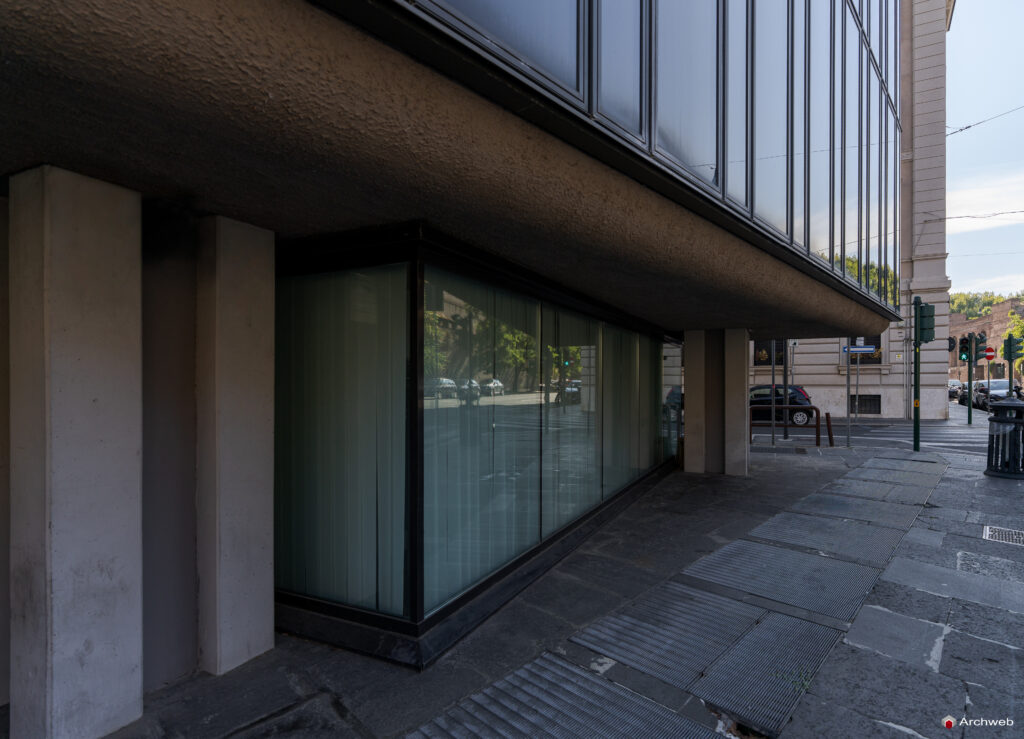 Edificio polifunzionale di Via Campania a Roma. Progetto Studio Passarelli. Fotografie © Archweb.com