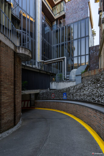 Edificio polifunzionale di Via Campania a Roma. Progetto Studio Passarelli. Fotografie © Archweb.com