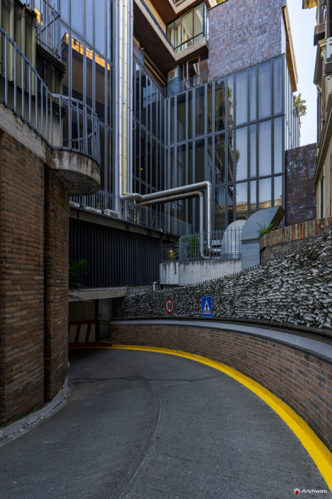 Edificio polifunzionale di Via Campania a Roma. Progetto Studio Passarelli. Fotografie © Archweb.com