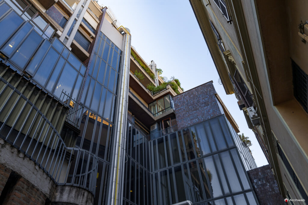Edificio polifunzionale di Via Campania a Roma. Progetto Studio Passarelli. Fotografie © Archweb.com