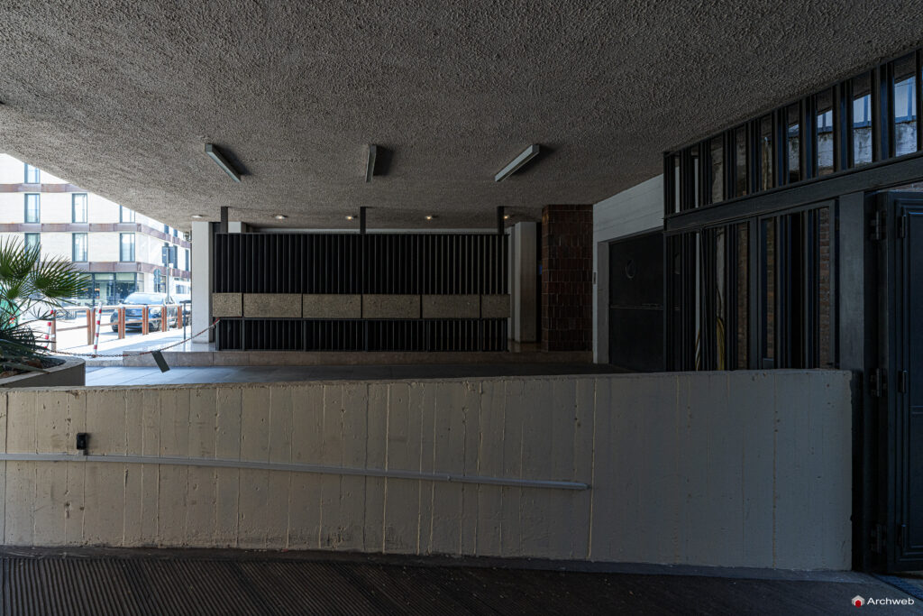 Edificio polifunzionale di Via Campania a Roma. Progetto Studio Passarelli. Fotografie © Archweb.com