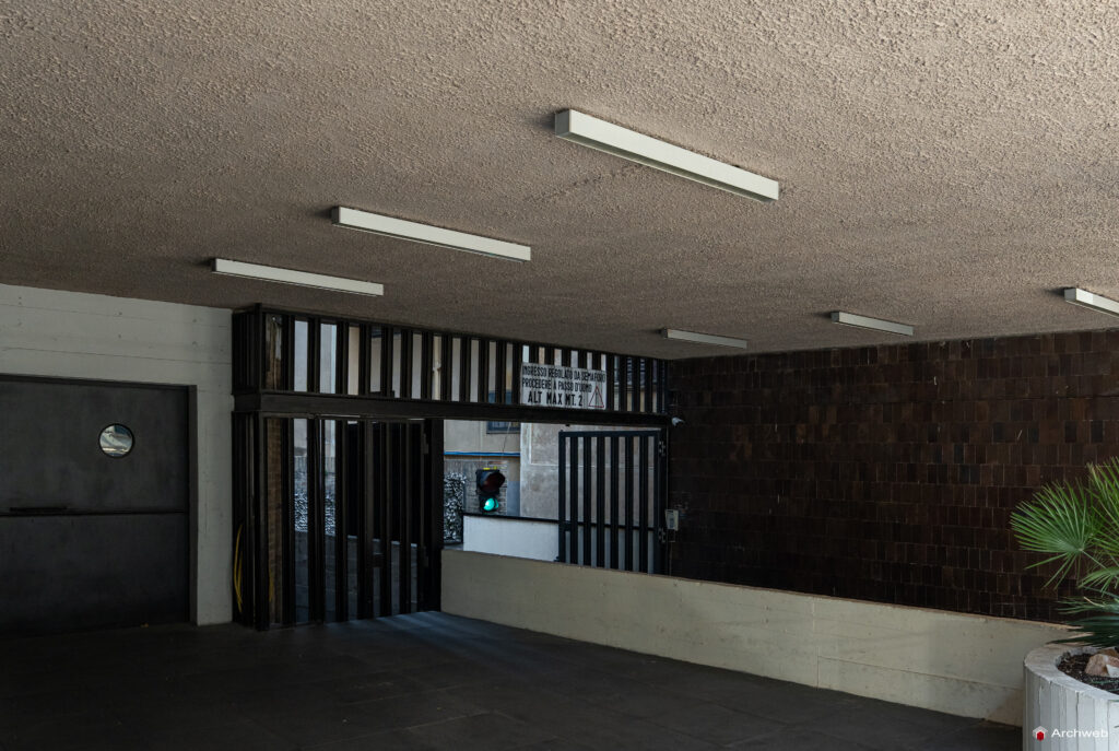 Edificio polifunzionale di Via Campania a Roma. Progetto Studio Passarelli. Fotografie © Archweb.com