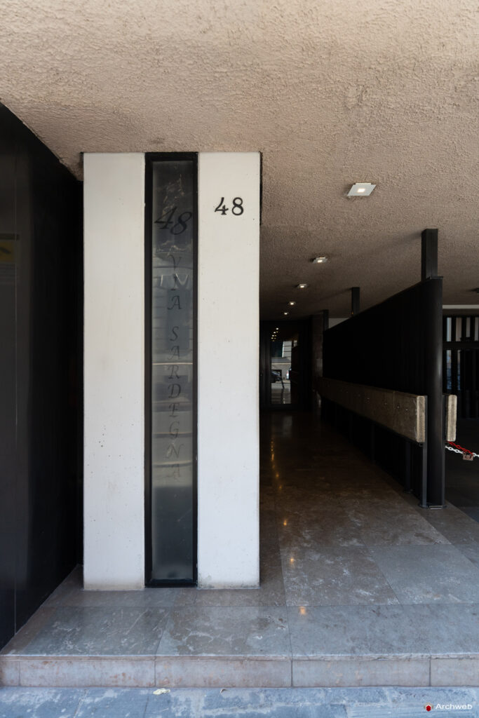 Edificio polifunzionale di Via Campania a Roma. Progetto Studio Passarelli. Fotografie © Archweb.com