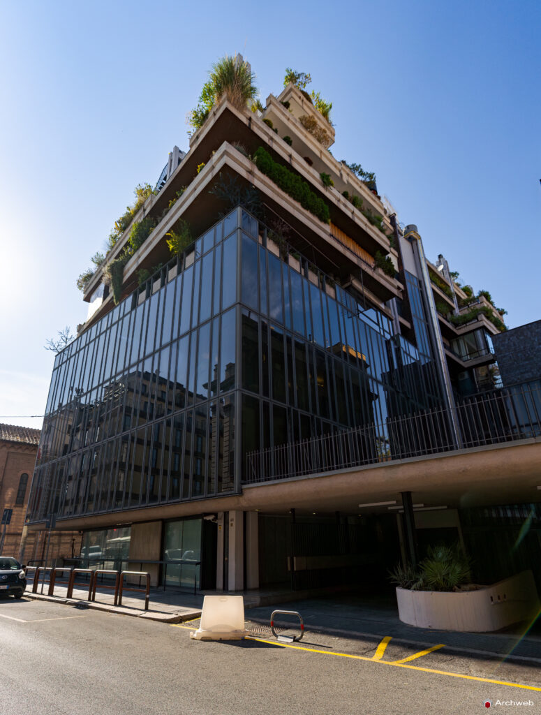 Edificio polifunzionale di Via Campania a Roma. Progetto Studio Passarelli. Fotografie © Archweb.com
