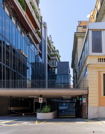 Edificio polifunzionale di Via Campania a Roma. Progetto Studio Passarelli. Fotografie © Archweb.com